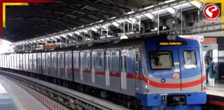 সাতসকালে মেট্রো বিভ্রাট! দমবন্ধ অবস্থায় কোচবন্দি শতাধিক যাত্রী