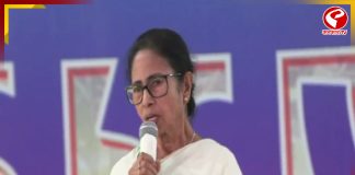 আমার গলা কেটে দিলেও বাংলায় ডিটেনশন ক্যাম্প করতে দেব না, গর্জে উঠলেন মমতা