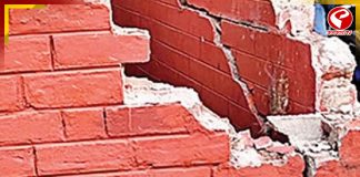 পিকনিকের হই হুল্লোড়, গাড়ির ধাক্কায় ভাঙল শরৎচন্দ্র চট্টোপাধ্যায়ের বাড়ির পাঁচিল