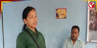 কষ্ট সামলে পর্যটকদের মুখে হাসি ফোটাচ্ছেন জলদাপাড়ার আলোমতি!