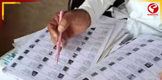 বাবার বয়স ৬৩, ছেলের বয়স ৫৮! নড়েচড়ে বসল কমিশন