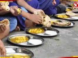 সরকারি নিয়ম লঙ্ঘনের অভিযোগ! মুর্শিদাবাদে ক্ষোভ অভিভাবকদের