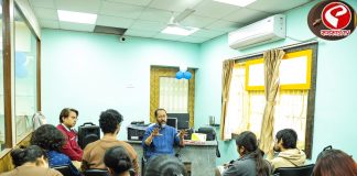 খবরের মধ্যেকার ‘খবর’ খুঁজতে দরকার নিজস্ব দৃষ্টি!