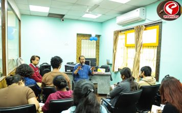 খবরের মধ্যেকার ‘খবর’ খুঁজতে দরকার নিজস্ব দৃষ্টি!