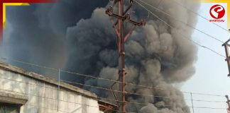 মধ্যমগ্রামে রঙের গুদামে ভয়াবহ আগুন, কীভাবে অগ্নিকাণ্ড এখনও স্পষ্ট নয়