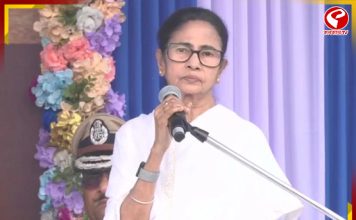 ‘দিল্লি বাংলার বিরুদ্ধে চক্রান্ত করে যাচ্ছে’ মোদি সরকারকে তোপ মমতার