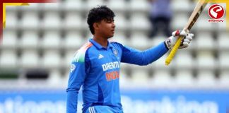 ৬৩ বলে ঝকঝকে সেঞ্চুরি! বিদেশের মাটিতে বিরল রেকর্ড বৈভবের