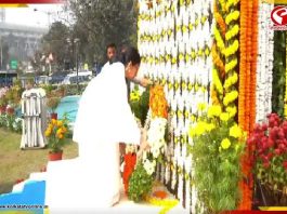 নেতাজির মূর্তিতে মাল্যদান মুখ্যমন্ত্রীর