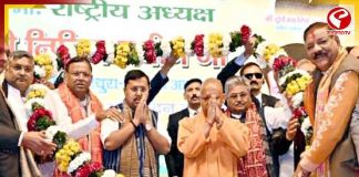 শ্রী বাঁকে বিহারীর চরণে যোগী-নীতীন, বৃন্দাবনে বিশেষ আরতি সেরে চাইলেন ‘বিকশিত ভারত’-এর আশীর্বাদ