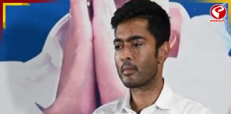 বহরমপুরে সভায় হঠাৎ অসুস্থ দর্শক, বক্তব্য থামালেন অভিষেক, তার পর যা হল