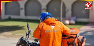 প্রচণ্ড গতিতে এসে সুইগির কর্মীকে পিষে দিল গাড়ি! অবস্থা সংকটে