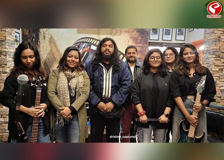 অ্যানির ‘আমরা স্বাধীন’ গানের অনুষ্ঠানে উপল-গাবুরা