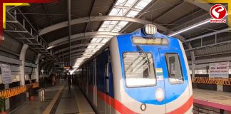 সপ্তাহের প্রথম দিনে ব্লু লাইনে মেট্রো বিভ্রাট!