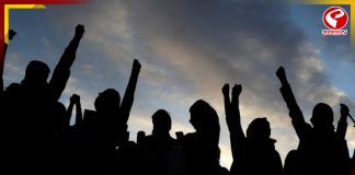 মহেশতলায় কাউন্সিলরের বাড়ি ঘেরাও করে বিক্ষোভ স্থানীয়দের