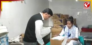 মাধ্যমিক দিতে গিয়ে দুর্ঘটনা! হাসপাতালেই পরীক্ষায় বসে নজির ছাত্রীর