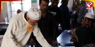 বোমাবাজি, ছাপ্পা, অশান্তির মধ্যেই শেষ হল বাংলাদেশের ভোটগ্রহণ