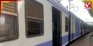 শালিমার স্টেশনে ঢোকার মুখে লাইনচ্যুত লোকাল ট্রেন