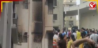 আবাসনে আগুন! প্রাণ বাঁচাতে দুই সন্তানকে নিয়ে পথে নুসরত-যশ, সায়ন্তিকা, শুভ্রজিৎ