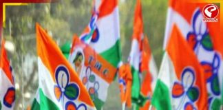 ধুলোর জ্বালায় রাস্তায় গ্রামবাসী! ভোটের আগে বিক্ষোভে অস্বস্তিতে তৃণমূল