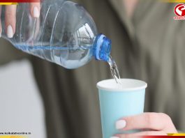 একই বোতলে দীর্ঘদিন জল খাচ্ছেন? অজান্তেই বিপদ ডেকে আনছেন না তো?