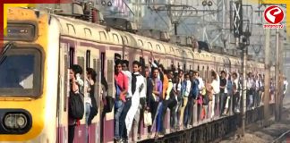 স্টেশনে স্টেশনে দাঁড়িয়ে ট্রেন, শিয়ালদহ মেন শাখায় ট্রেন চলাচলে বিঘ্ন
