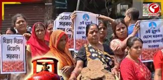 LPG-র আকাল! ঘুটে বিলি করে ‘অভিনব’ বিক্ষোভ তৃণমূলের মহিলা কর্মীদের