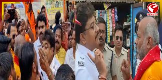 নিউটাউনে রামনবমীর শোভাযাত্রায় তলোয়ার, পুলিশ মিছিলে আটকাতেই উত্তেজনা