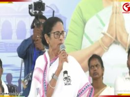 ‘আমাকে মারার চক্রান্ত করছেন নাকি?’ শাহের ‘ব্যান্ডেজ’ কটাক্ষে আশঙ্কা মমতার