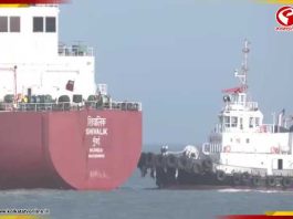 যুদ্ধের মাঝেই হরমুজ পেরোল ভারতের ট্যাঙ্কার! গুজরাটে পৌঁছল ‘শিবালিক’