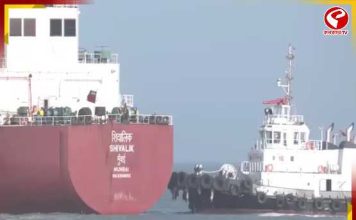 যুদ্ধের মাঝেই হরমুজ পেরোল ভারতের ট্যাঙ্কার! গুজরাটে পৌঁছল ‘শিবালিক’