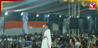 রাজ্যপাল বদল নিয়ে প্রশ্ন মমতার! ‘ডাল মে কুছ কালা হ্যায়’, কারণ খুঁজে বার করার হুঁশিয়ারি