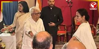 ‘বিমানদা সামনে আসুন’, ফিরহাদের খালি চেয়ার এগিয়ে দিলেন মমতা