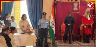 ‘বাংলাকে যাঁরা ভালোবাসেন, বাংলাও তাঁদের ভালোবাসে’, প্রথম সাক্ষাতে নয়া রাজ্যপালকে বার্তা মমতার