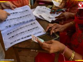 ভোটের আগেই তালিকা থেকে উধাও নাম! ‘ক্লেরিক্যাল ভুলে’ বঞ্চিত হতে পারেন লক্ষ লক্ষ বাংলার ভোটার?