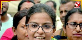 বাড়ি বাড়ি প্রচারে ‘ধান মেলা’ মধুপর্ণার, ভোট কাটা নিয়ে বিজেপিকে নিশানা তৃণমূল প্রার্থীর