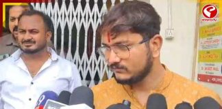 জয়ের প্রার্থনায় বড়মার মন্দিরে দেবাংশু!