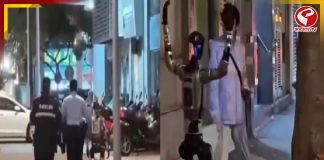 সামনে মহিলা, পিছনে তাড়া করছে দৈত্যকার রোবট!