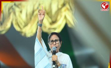 ‘এবারের ভোট, বাংলার মানুষের অধিকার রক্ষার লড়াই,’ চৌরঙ্গী থেকে বিজেপি ও কমিশন একযোগে আক্রমণ মমতার