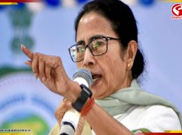 পাকিস্তান হুমকি দিল, চুপ থাকলেন? কেন কঠোর পদক্ষেপ নয়? মোদিকে নিশানা মমতার