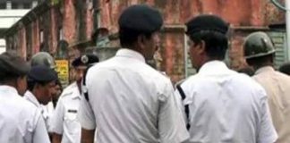 দোলের সকালে পার্ক স্ট্রিটে হুড়মুড়িয়ে ভেঙে পড়ল ১৫০ বছরের বাড়ি