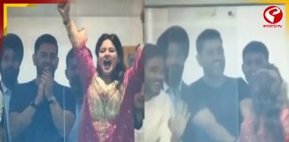 সেমিফাইনালের মাঝে অহেতুক লাফালাফি সাক্ষীর! থামালেন ধোনি