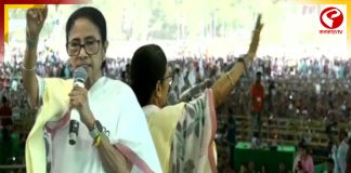 ‘বাদ পড়া নাম তুলতে ট্রাইব্যুনালে যাব’, মতুয়াগড়ে হুশিয়ারি মমতার