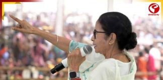 ‘নোংরা গেম’ নিয়ে বিজেপিকে ধুয়ে দিলেন মমতা! পিংলার জনসভা থেকে দেখুন LIVE