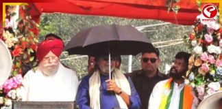 রোড শো ছেড়ে এসি গাড়িতে মিঠুন! প্রচারের মাঝে কী হল বিজেপির তারকা প্রচারকের?