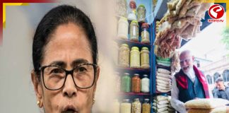 ১০ টাকা কখনও ওঁর পকেটে থাকে?, মোদির হাতে ঝালমুড়ির ঠোঙা দেখে মমতার তোপ