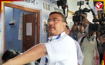 ভোট চলাকালীন গ্রেফতার শুভেন্দুর পোলিং এজেন্ট! ওসি’র অপসারণের দাবিতে সরব বিজেপি প্রার্থী