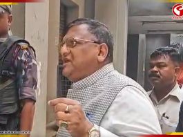 প্রথম দফায় একাধিক ইভিএম বিভ্রাট! ভুল স্বীকার করে কী বললেন মনোজ আগরওয়াল