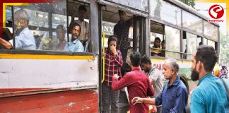 ‘বাসের দেখা নাই…’, গাড়ি কমতেই ভোগান্তিতে নিত্যযাত্রীরা