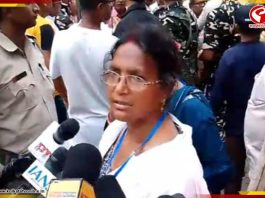 ভোটের প্রথমার্ধে অভয়ার মা’কে ঘিরে বিক্ষোভ! পানিহাটিতে কী অবস্থা? দেখুন