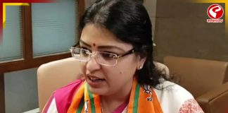 এন্টালিতে বিজেপি এজেন্টকে ঢুকতে না দেওয়ায় বচসায় প্রিয়াঙ্কা টিব্রেওয়াল